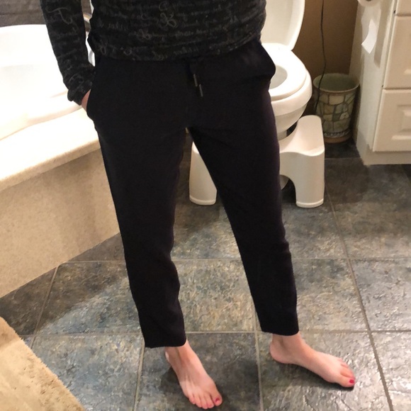 🍋lululemon On the Fly black pant❤️Thin and comfy! - Picture 13 of 16